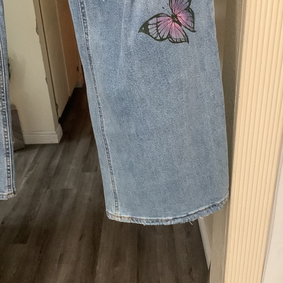 Tinseltown - Picture 4 of 8